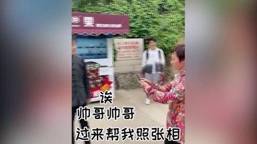 吃瓜路人偶遇,揭秘明星私生活瞬间