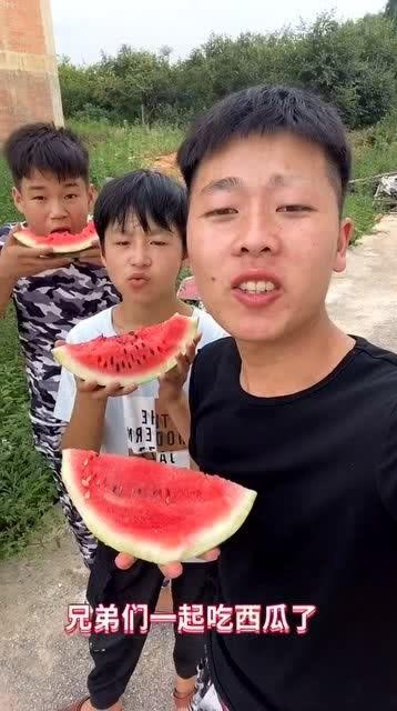 精神小伙吃瓜最近,揭秘娱乐圈最新热点事件