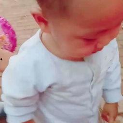 小屁孩儿吃瓜,揭秘童言无忌的欢乐瞬间