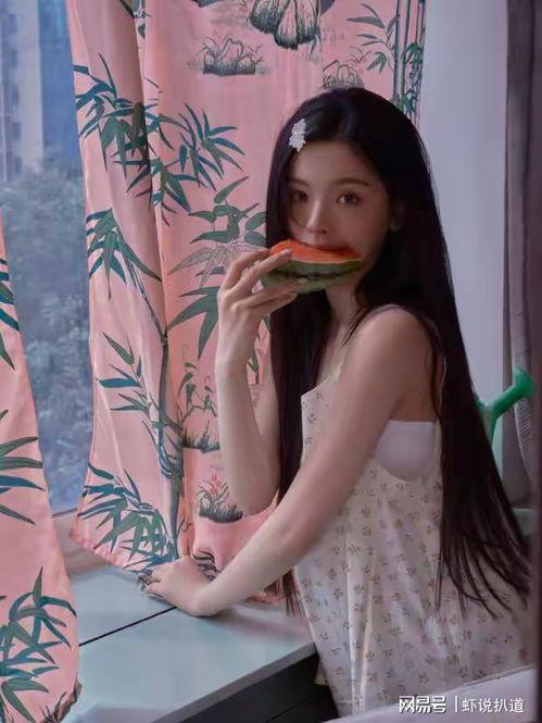 睡衣吃瓜秀,揭秘娱乐圈幕后故事  第2张